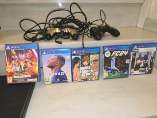 PS4 (PlayStation 4) Nera + 5 Giochi