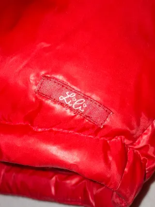 Anorak rojo plumífero con capucha