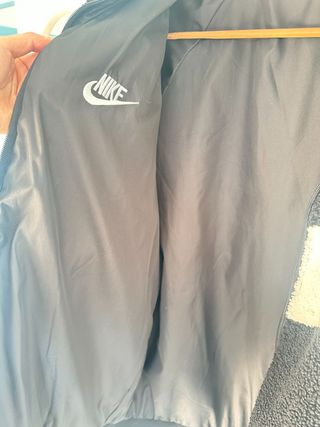 Chaqueta Nike Negra y Blanca