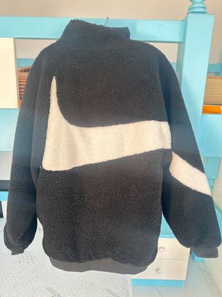 Chaqueta Nike Negra y Blanca