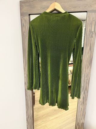 Vestido verde plisado