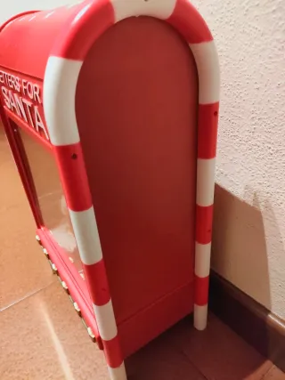 Cassetta postale natalizia rossa