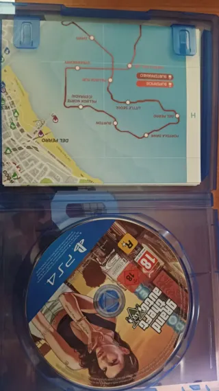 PS4 (PlayStation 4) + 3 controller + 2 giochi