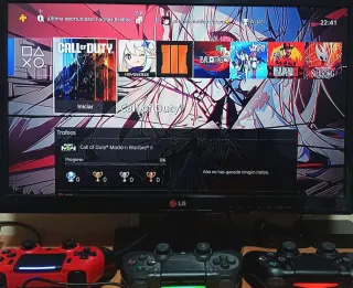 PS4 (PlayStation 4) + 3 controller + 2 giochi