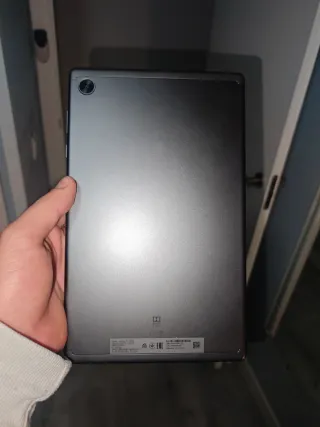Tablet Lenovo M10HD con caricabatterie