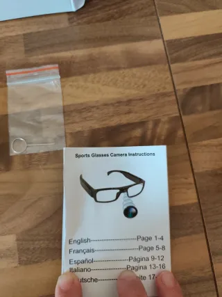 Occhiali neri con telecamera