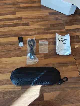 Occhiali neri con telecamera