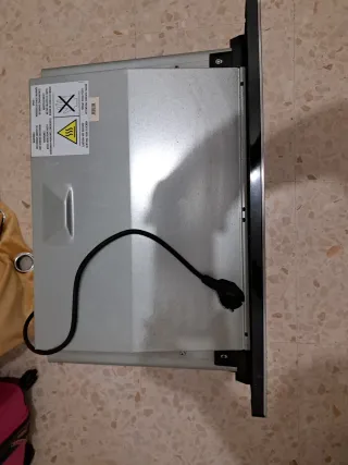 Microondas Beko empotrable negro y plata