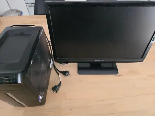 Ordenador y Pantalla