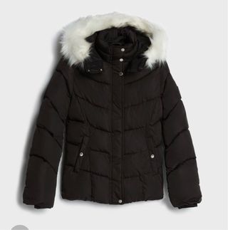 Chaqueta acolchada negra con capucha