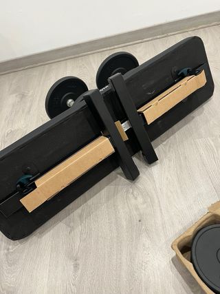 Banco de pesas con barra y discos