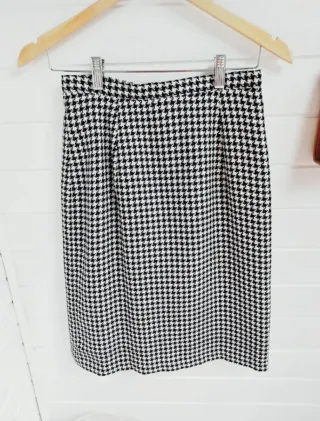 Elegante falda con estampado en pata de gallo