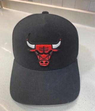 Pack con Nike Air Jordan zapatillas + Gorra Bulls