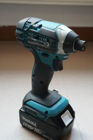 Makita Kit Taladro, Atornillador y Baterías 18V