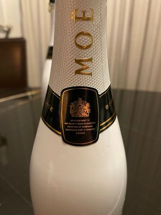 2 Moët & Chandon Ice Impérial (vuote)