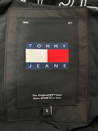 Abrigo plumífero Tommy Hilfiger negro talla S