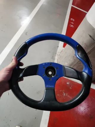 Volante Momo Deportivo Azul y Negro