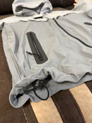 Chaqueta Nike Tech Gris y Blanca Nueva