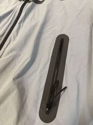 Chaqueta Nike Tech Gris y Blanca Nueva