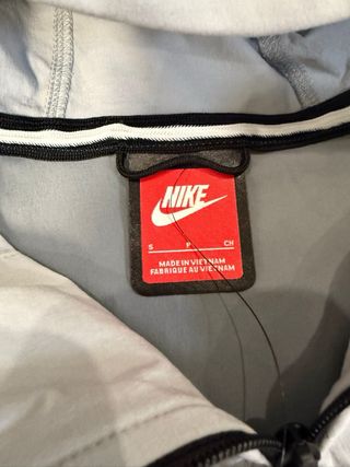 Chaqueta Nike Tech Gris y Blanca Nueva