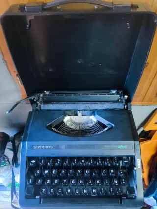 Máquina de escribir Silver Reed SR 10