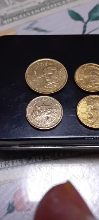 Monete da 50 centesimi e 10 centesimi di euro