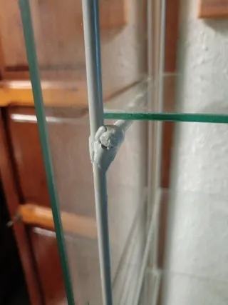 Vitrina cristal blanca 6 estantes con foco