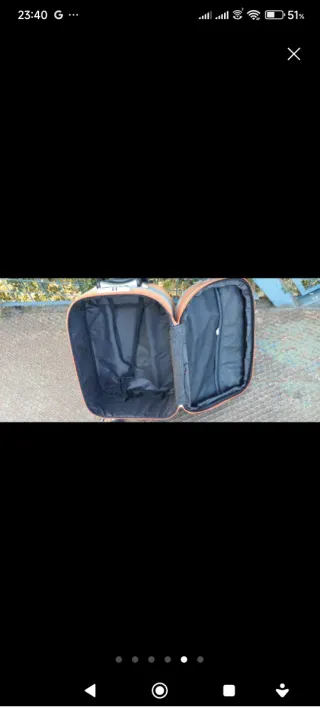 Maleta de viaje gris y naranja