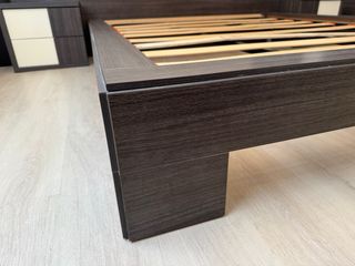 Cama de matrimonio, cabezal y mesitas