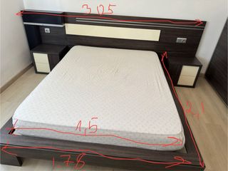 Cama de matrimonio, cabezal y mesitas