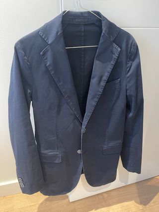 Americana Azul Marino. Marca Gutteridge. Talla 44