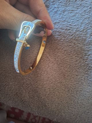 Pulsera tipo caña acero dorada con brillantes