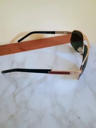 Occhiali da sole aviator dorati e verdi