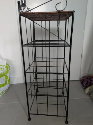 Estantería metal y ratán