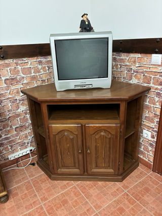 Mueble,mesa y 2 bancos de madera para txoko.