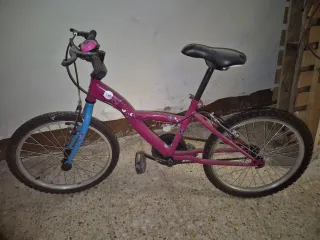 Bicicleta infantil rosa y azul
