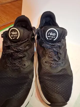 Zapatillas Nike Talla 45 Negras y Blancas