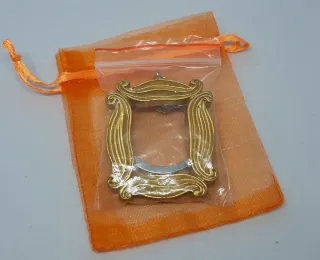 LLAVERO PARA FANS DE "FRIENDS"- Marco de pasta