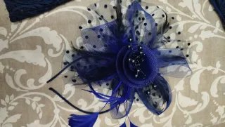 Vestido azul encaje con tocado