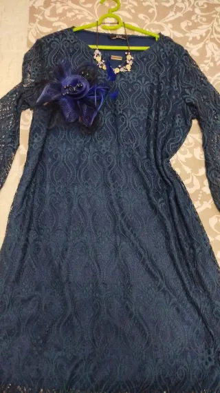 Vestido azul encaje con tocado