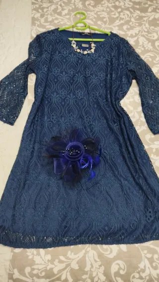 Vestido azul encaje con tocado