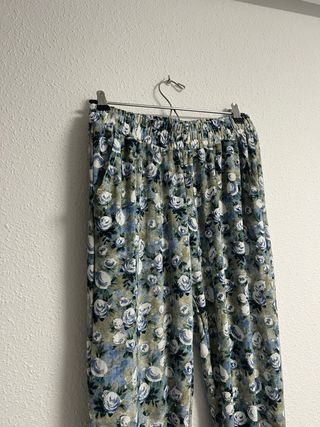 Pantalón estampado floral Talla M/L