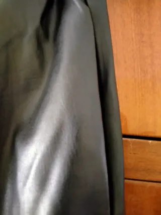 Pantalones anchos efecto piel  sin estrenar