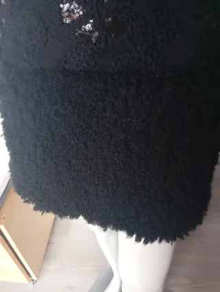 Vestido negro lentejuelas y pelo