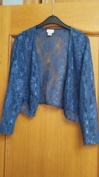 Vestido y chaqueta azul encaje