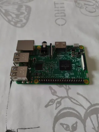 Raspberry Pi 3 Model B - Carcasa y Tarjeta 32GB