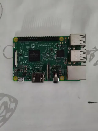 Raspberry Pi 3 Model B - Carcasa y Tarjeta 32GB