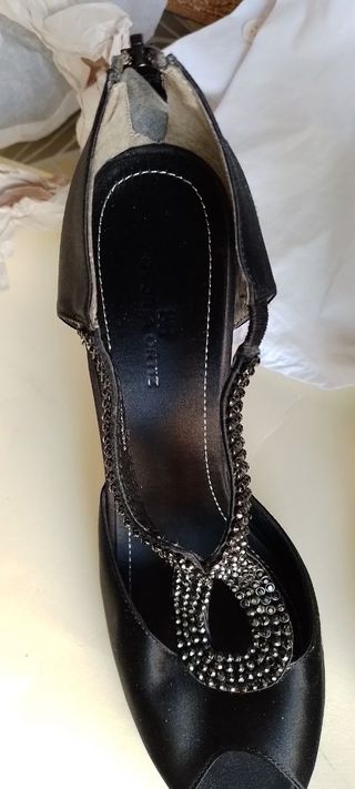 Zapatos Gloria Ortiz Satén Negro Pedrería