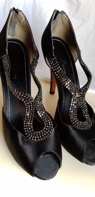 Zapatos Gloria Ortiz Satén Negro Pedrería