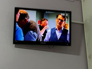 Televisor Samsung Negro y Plateado